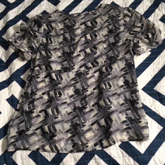 Grayscale Patterned Blouse - Picture 4 of 6